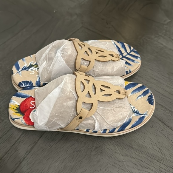 Soul Naturalizer Janice Thong Sandals in Bone Palm Print - Picture 5 of 6